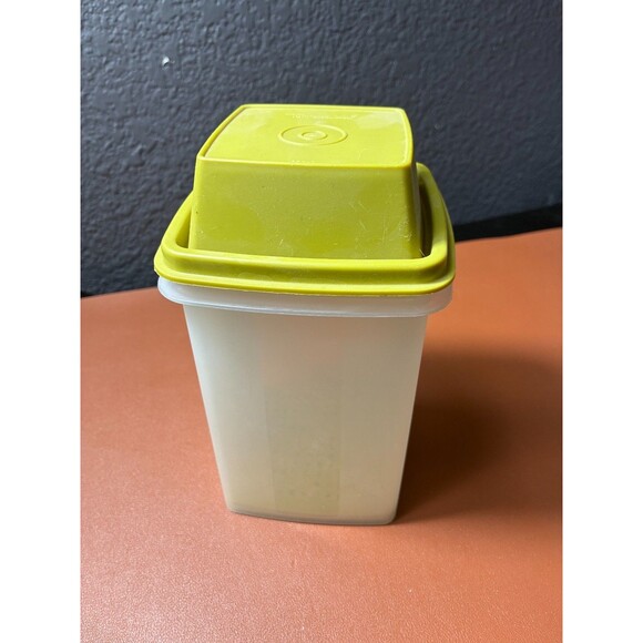 Vintage Tupperware jalapeno  Lime Green storage Container - Picture 1 of 4